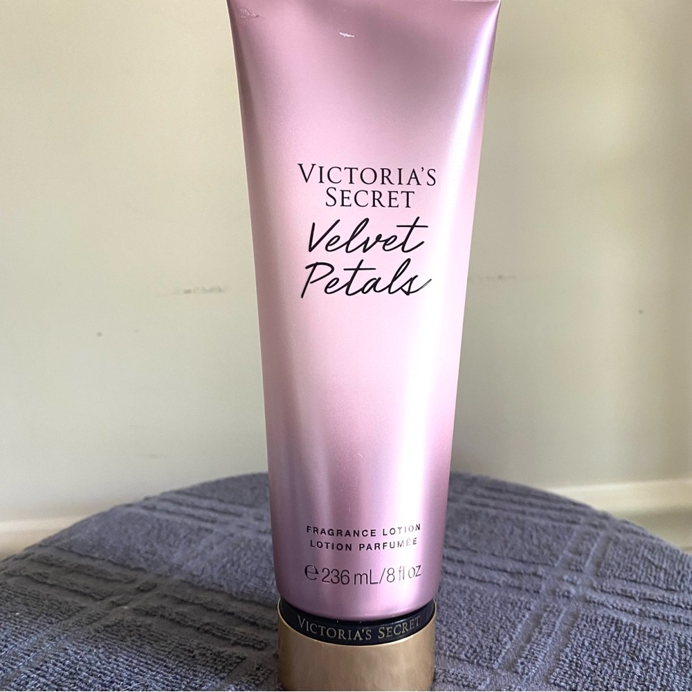 Victoria's Secret Velvet Petals Fragrance Lotion - Picture 2 of 6
